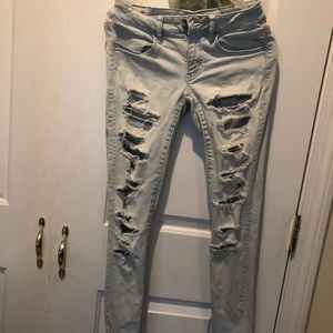 SIZE 2 LIGHT RIPPED JEANS